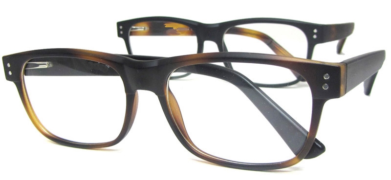 super large mens readers, cool looking, more square than rectangle, stems contrast frame